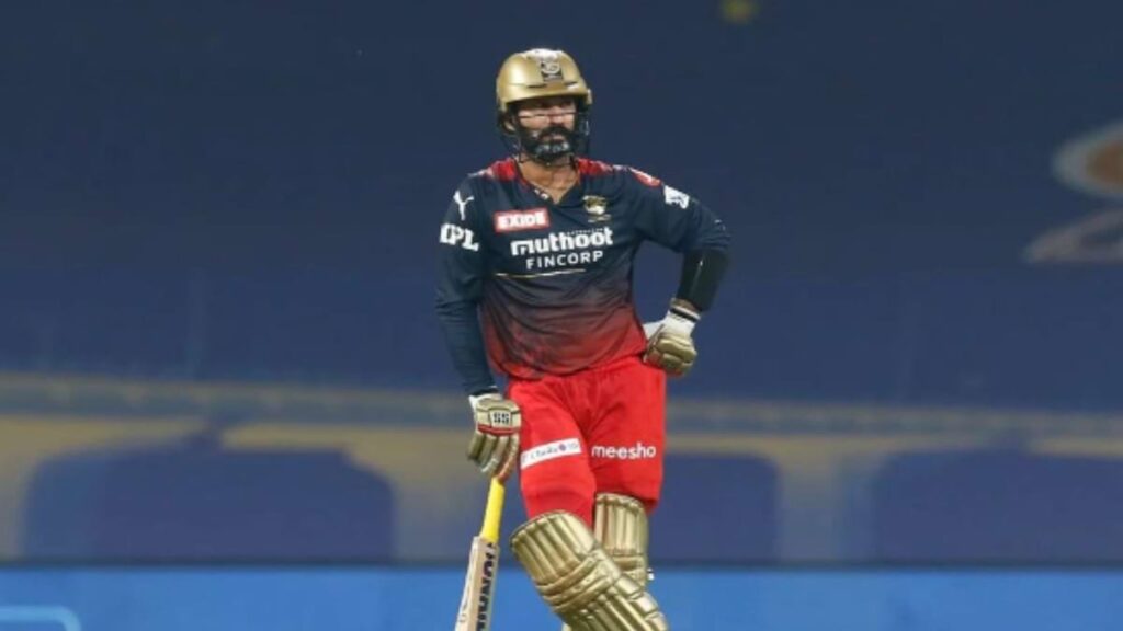 Dinesh Karthik To Stay With RCB In IPL 2025
